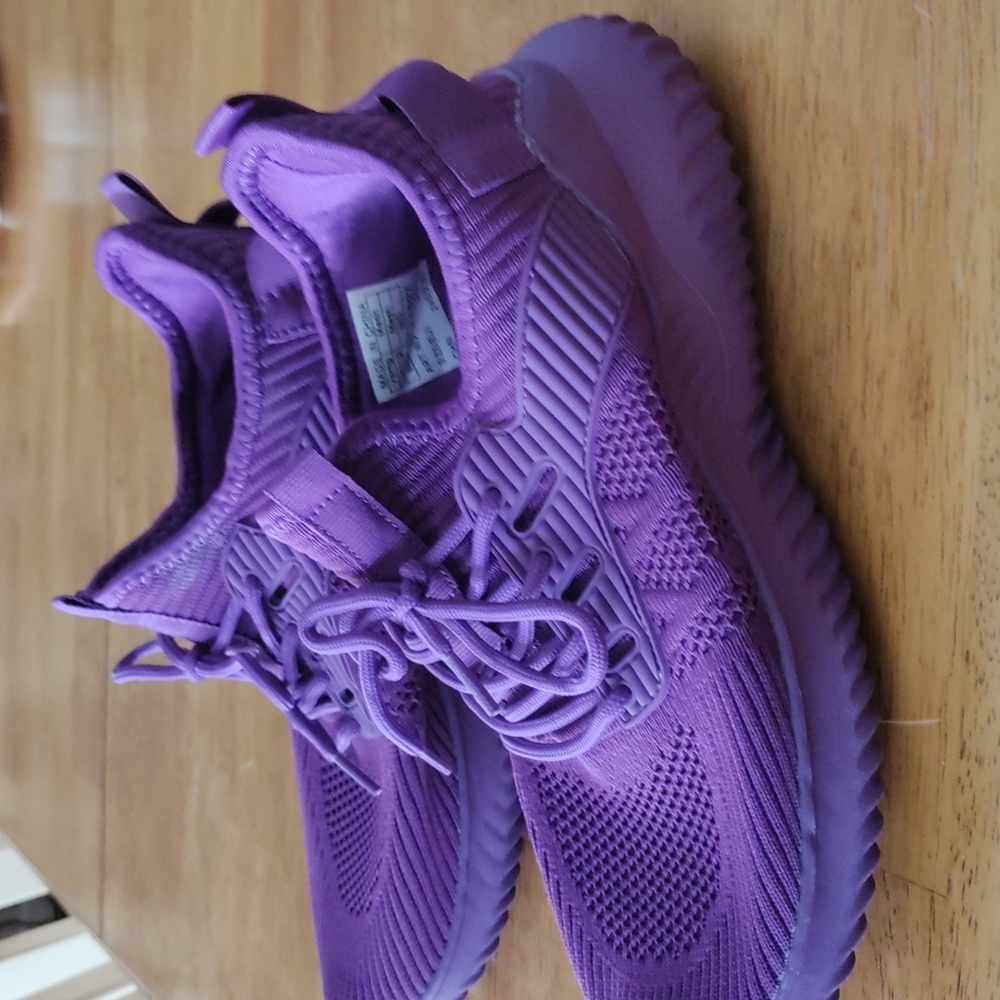 Purple tennis shoes, size 8.,